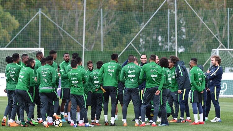 Timnas Arab Saudi tengah menjalani latihan untuk Piala Dunia 2018. Copyright: © FIFA.