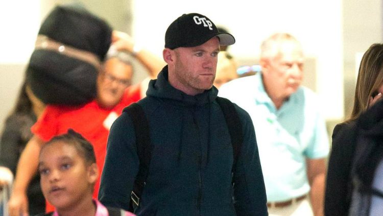 Wayne Rooney tiba di Washington DC. Copyright: © Splash News