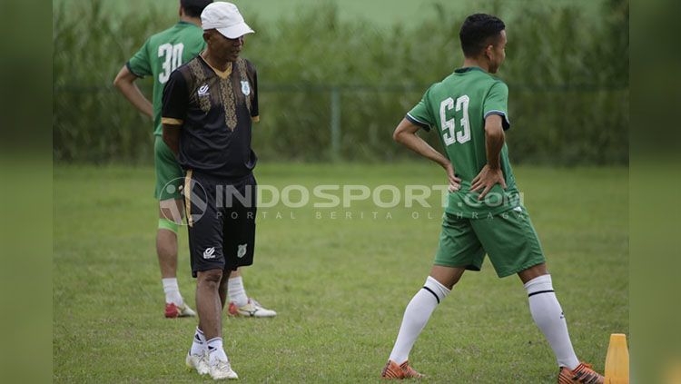Suharto AD kembali dikontrak PSMS Medan sebagai asisten pelatih. Copyright: © INDOSPORT/Kesuma R.