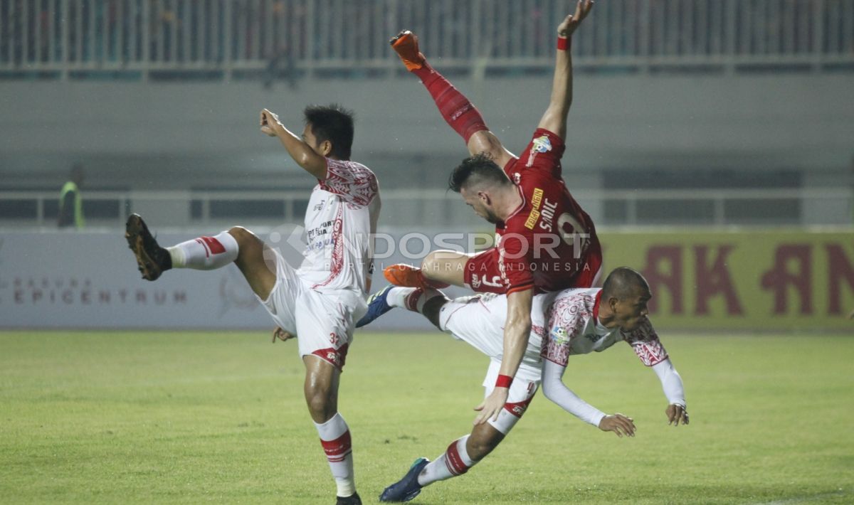 Persija Jakarta vs Persipura Jayapura. Copyright: © INDOSPORT/Herry Ibrahim