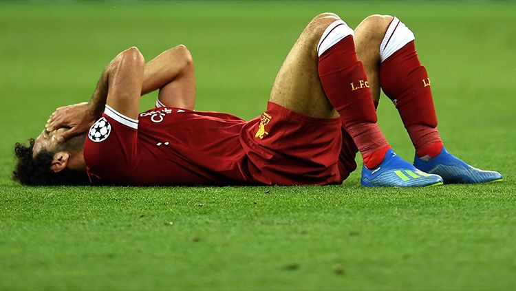 Mohamed Salah meringis kesakitan. Copyright: © Getty Images