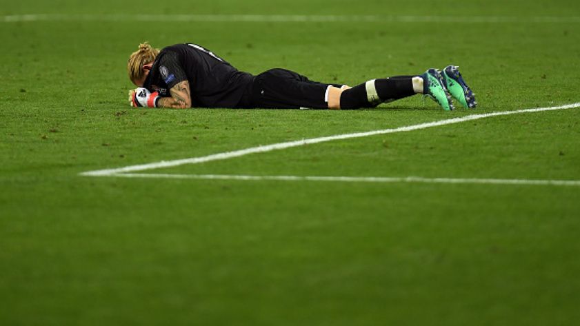 Loris Karius merasa bersalah pasca melakukan blunder. Copyright: © Getty Image