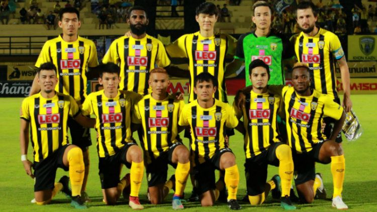 Skuat Pemain Khonkaen FC, termasuk Yanto Basna. Copyright: © Ofisial Khonkaen FC