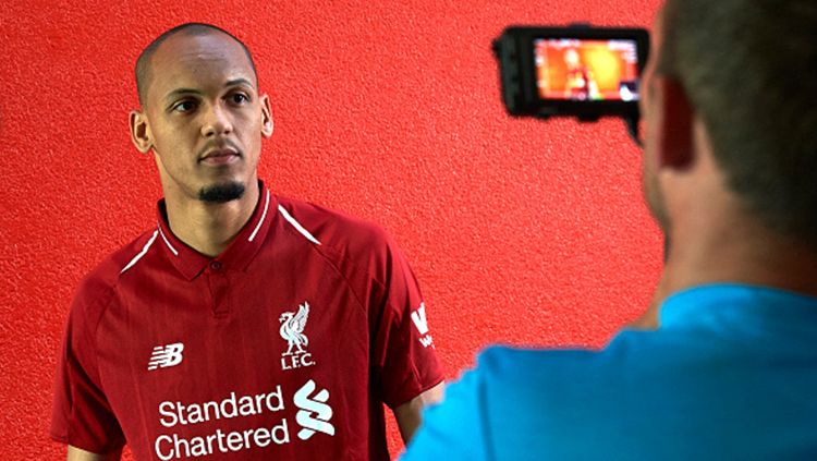 Potret Fabinho resmi berseragam Liverpool. Copyright: © Getty Image