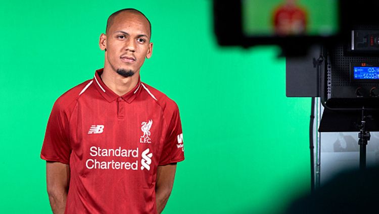 Potret Fabinho resmi berseragam Liverpool. Copyright: © Getty Image