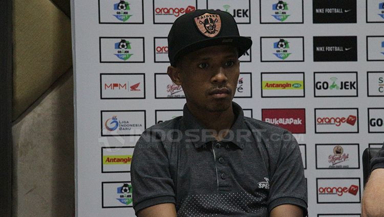 Prisca Elisa Womsiwor dalam jumpa pers. Copyright: © Fitra Herdian/INDOSPORT