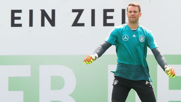 Manuel Neuer gabung dalam sesi latihan Timnas Jerman untuk Piala Dunia 2018. Copyright: © Getty Images