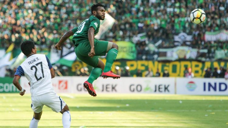 Pemain Persebaya Surabaya Nelson Alom. Copyright: © persebaya.id