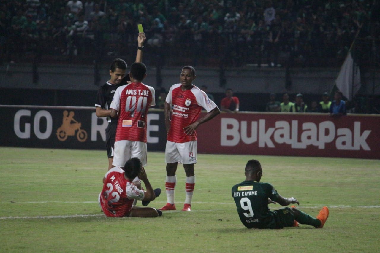 Persebaya vs Persipura Copyright: © Indosport