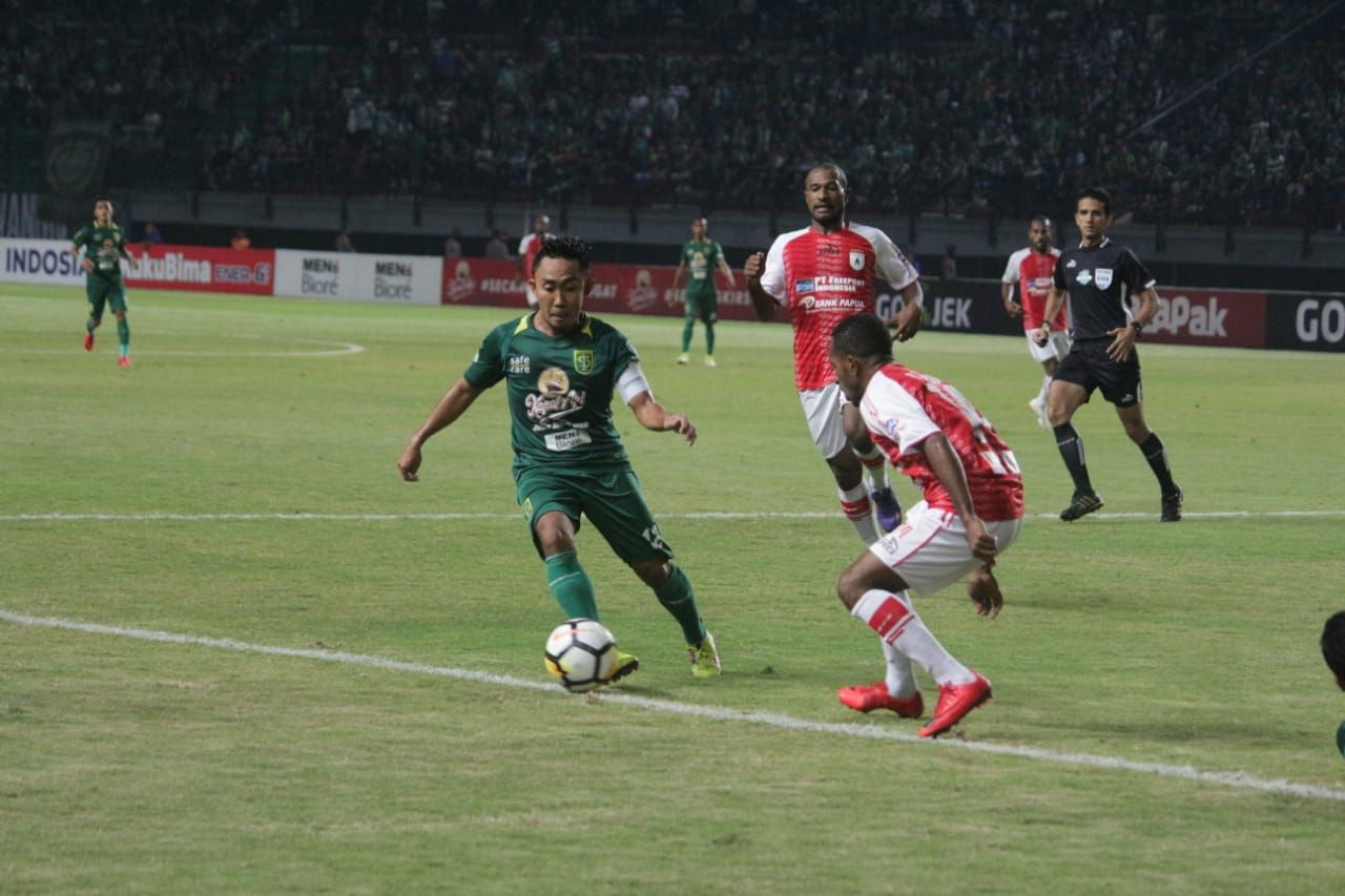 Persebaya vs Persipura Copyright: © Indosport