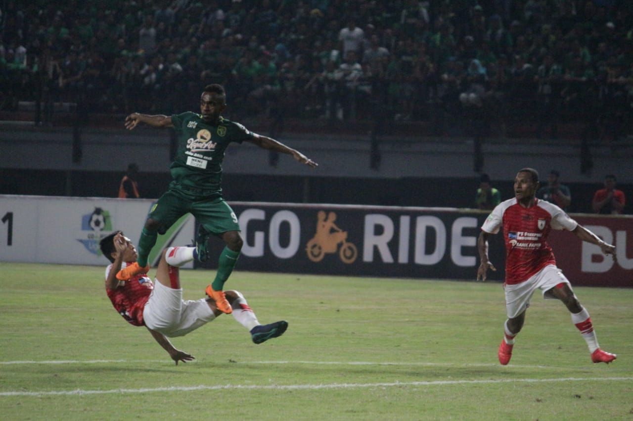 Persebaya vs Persipura Copyright: © Indosport