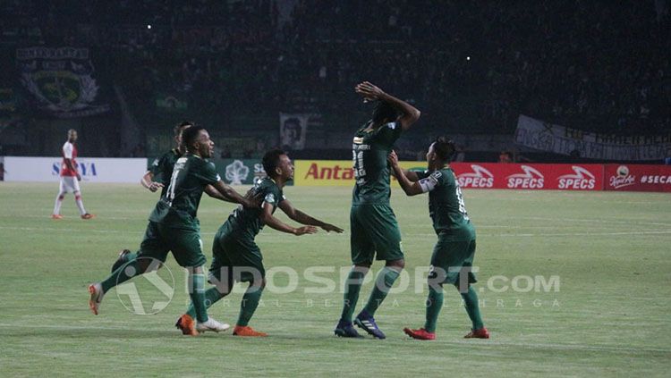 Selebrasi para pemain Persebaya. Copyright: © Fitra Herdian/INDOSPORT