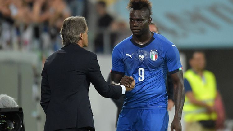 Kembali dipanggil timnas Italia, berikut adalah rekam jejak hubungan antara Mario Balotelli dan Roberto Mancini. Copyright: © Getty Image