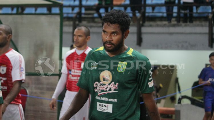 Fandry Imbiri ketika masih bermain untuk Persebaya Surabaya. Copyright: © Fitra Herdian Ariestianto/INDOSPORT