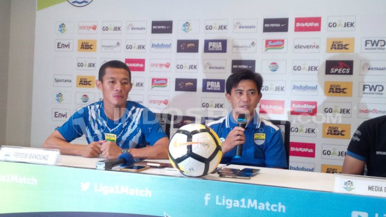 Pelatih Fisik Persib, Yaya Sunarya dan bek kanan Henhen Herdiana. Copyright: © Arif Rahman/INDOSPORT