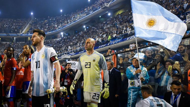 Lionel Messi dan skuat dalam laga Argentina vs Haiti. Copyright: © Getty Image