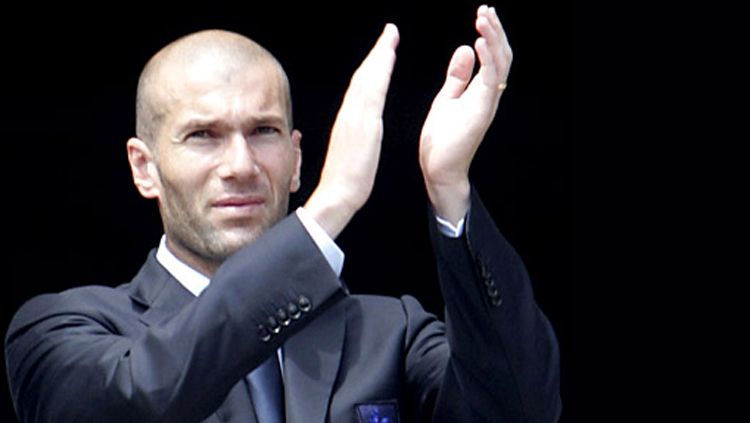 Zinedine Zidane mengirimkan pesan ke pemain Real Madrid. Copyright: © Getty Image