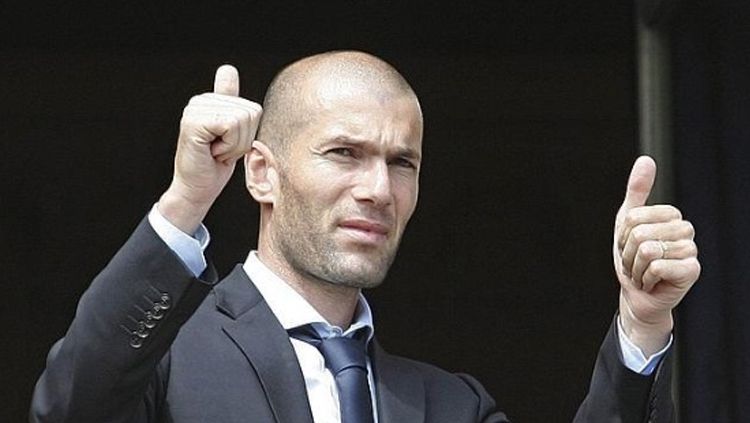 Zinedine Zidane resmi menginggalkan Real Madrid. Copyright: © Getty Image