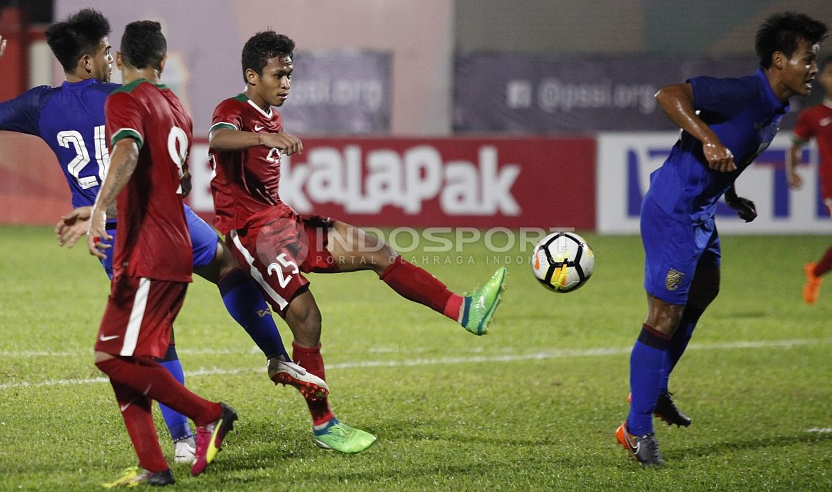 Timnas Indonesia U-23 vs Thailand U-23 Copyright: © INDOSPORT/Herry Ibrahim