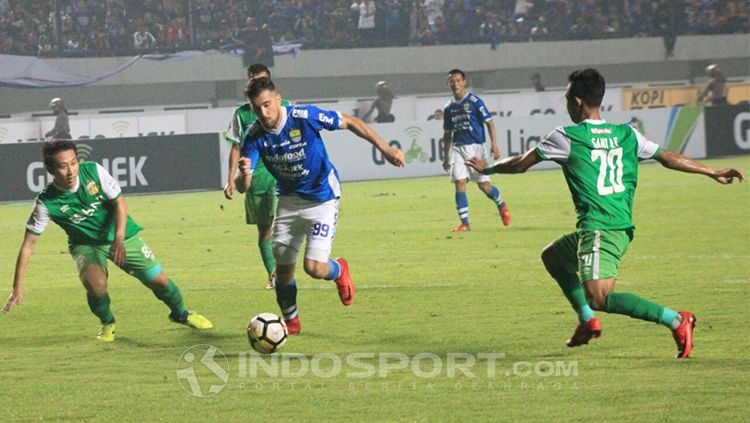 Persib Bandung vs Bhayangkara FC Copyright: © INDOSPORT/Arif Rahman