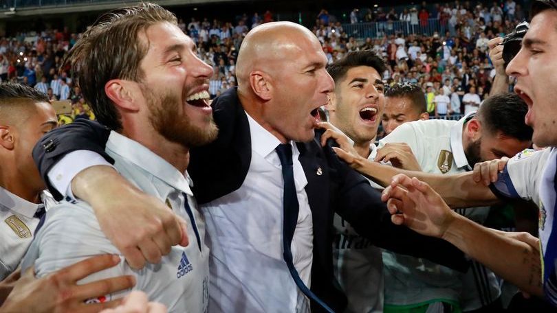 Zinedine Zidane dipastikan bakal aman di Real Madrid pasca Sergio Ramos pecahkan dua rekor nalar di Liga Champions lawan Inter Milan. Copyright: © Getty Images