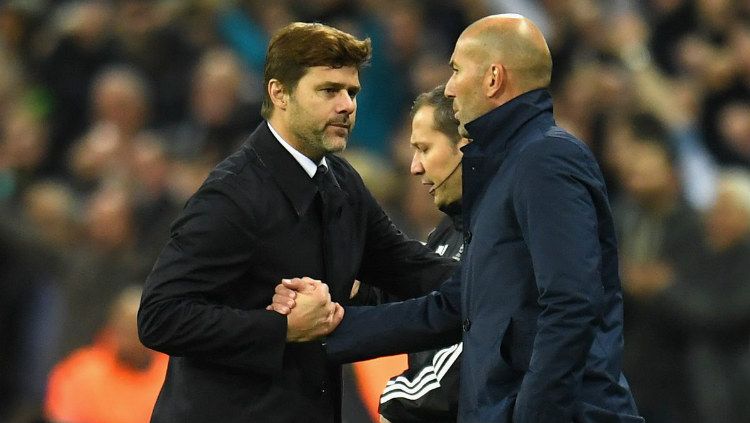 Mauricio Pochettino dan mantan pelatih Real Madrid, Zinedine Zidane. Copyright: © cartilagefreecaptain.com