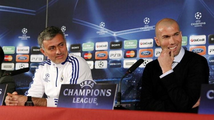 Zinedine Zidane dan Jose Mourinho saat di konferensi pers. Copyright: © Getty Images
