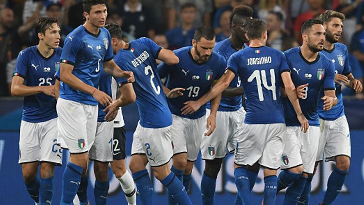 Selebrasi para pemain Italia saat Leonardo Bonucci mencetak gol ke gawang Prancis. Copyright: © INDOSPORT