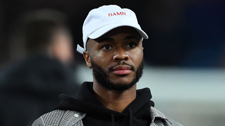 Raheem Sterling, gelandang serang Timnas Inggris dianggap kembali melakukan tindakan kontroversi. Copyright: © INDOSPORT