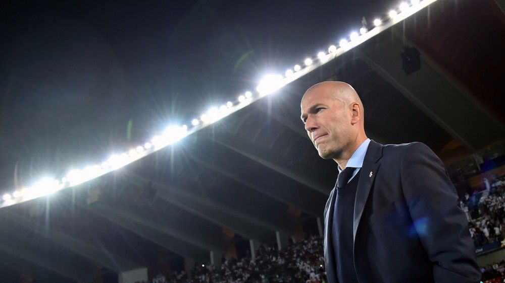 Rumor merapatnya Zinedine Zidane ke Le Parc des Princes markas Paris Saint-Germain memanas lagi. Kabarnya, eks Real Madrid tersebut sudah mengatakan OK untuk mengasuh Les Parisiens akhir musim ini. Copyright: © bEIN Sports