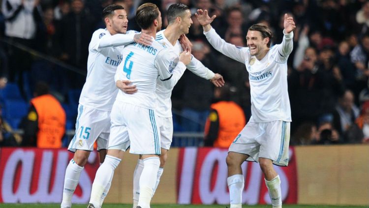 Mateo Kovacic merayakan gol Cristiano Ronaldo saat menghadapi Borussia Dortmund di Liga Champions, 06 Desember 2017, Madrid, Spanyol. Copyright: © Getty Images