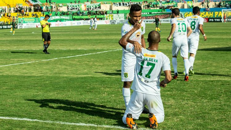 David da Silva selebrasi gol saat menghadapi PS TIRA di Stadion Sultan Agung, Bantul (13/04/18). Copyright: © Media Persebaya