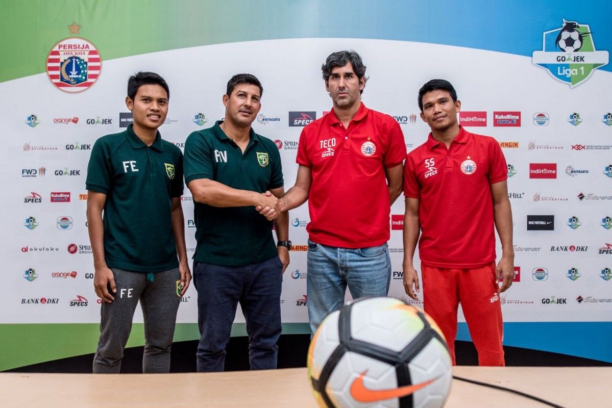 Alfredo Vera saat pre match press conference laga Persija vs Persebaya, Sabtu (02/06/18). Copyright: © Media Persebaya