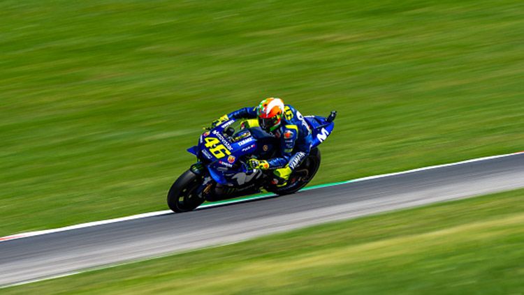 Valentino Rossi dalam sesi kualifikasi MotoGP 2018 seri keenam di Italia.  Copyright: © Getty Images