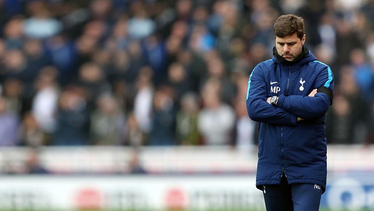 Mauricio Pochettino akhirnya angkat bicara mengenai Tottenham yang tidak mendatangkan satu pun pemain pada musim panas ini. Copyright: © Getty Images