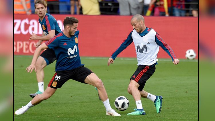 David Silva (kanan) saat latihan bersama Timnas Spanyol. Copyright: © Getty Images