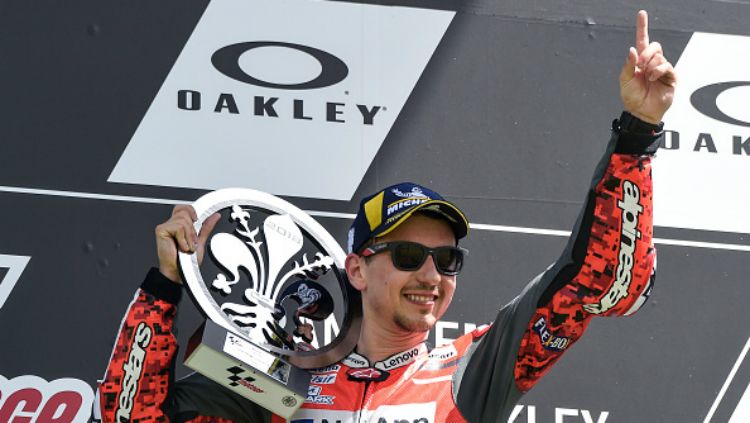 Jorge Lorenzo mempersembahkan kemenangan MotoGP Italia pertama untuk Ducati. Copyright: © INDOSPORT