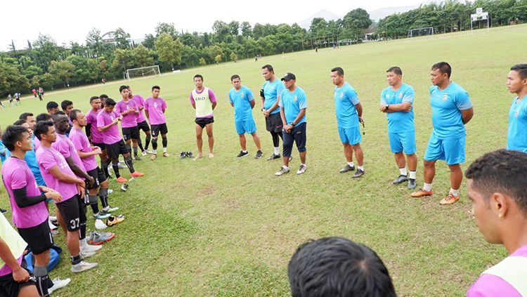 Rahmad Darmawan saat memimpin briefing bersama para pemain Sriwijaya FC. Copyright: © Muhammad Effendi/INDOSPORT