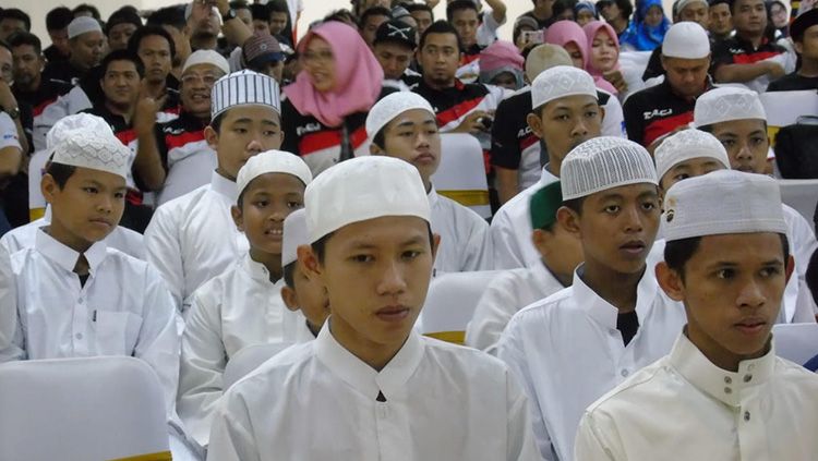 TACI (Toyota Avanza Club Indonesia) berbagi senyum bersama anak yatim piatu di bulan ramadan 2018. Copyright: © TACI