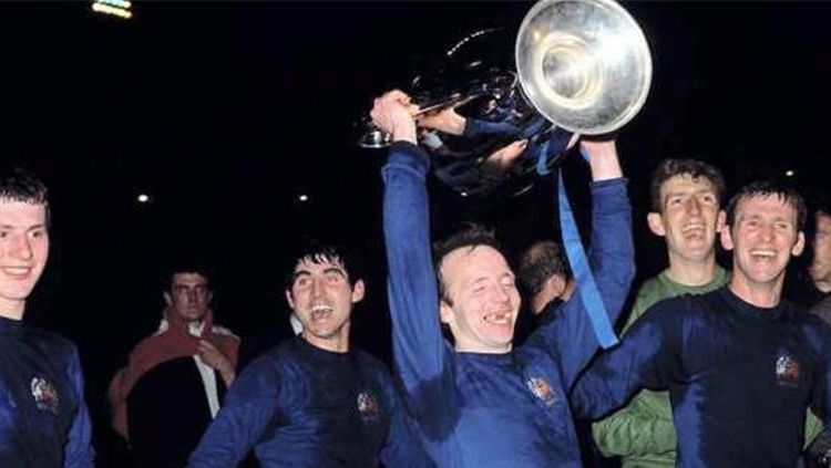 Jesey baru Man United yang terinspirasi era kejayaan masa lalu, Copyright: © Paul English