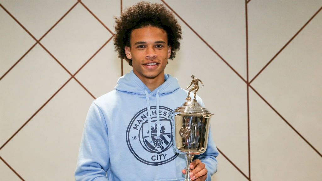 Leroy Sane meraih penghargaan PFA Young Player of The Year. Copyright: © mancity.com