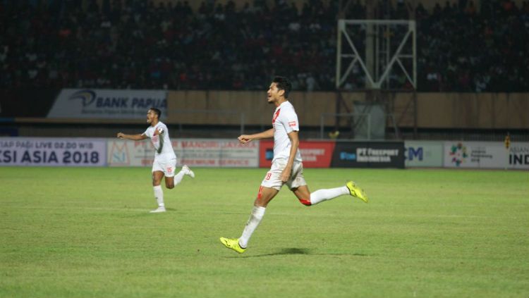 Abdul Rahman berlari merayakan golnya ke gawang Persipura Jayapura pada pekan ke-12 Liga 1 2018. Copyright: © Media PSM Makassar