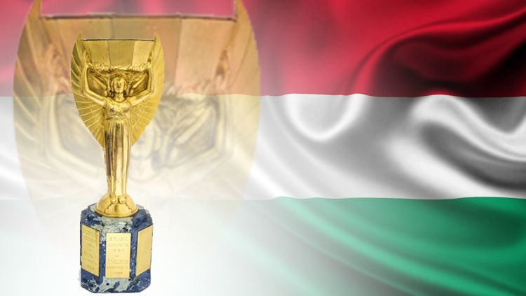 Bendera Hungaria dan Piala Jules Rimet. Copyright: © INDOSPORT