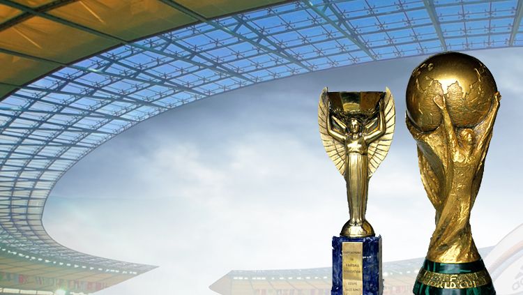 Trophy Jules Rimet dan FIFA World Cup. Copyright: © INDOSPORT