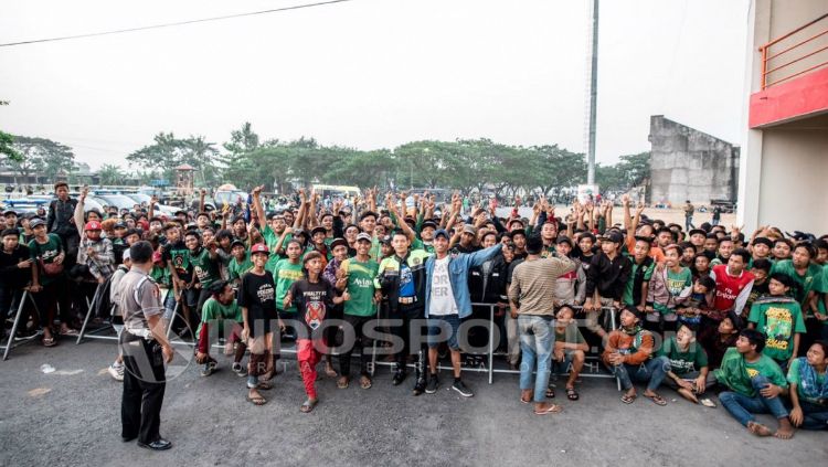 Pendukung setia Persebaya Surabaya, Bonek. Copyright: © Fitra Herdian Ariestianto/INDOSPORT