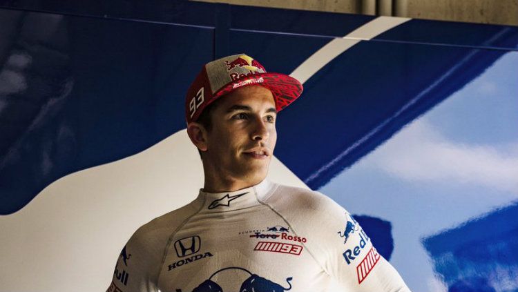 Pembalap Marc Marquez menjajal Formula 1 dengan mengendarai mobil milik Toro Rosso. Copyright: © Getty Images