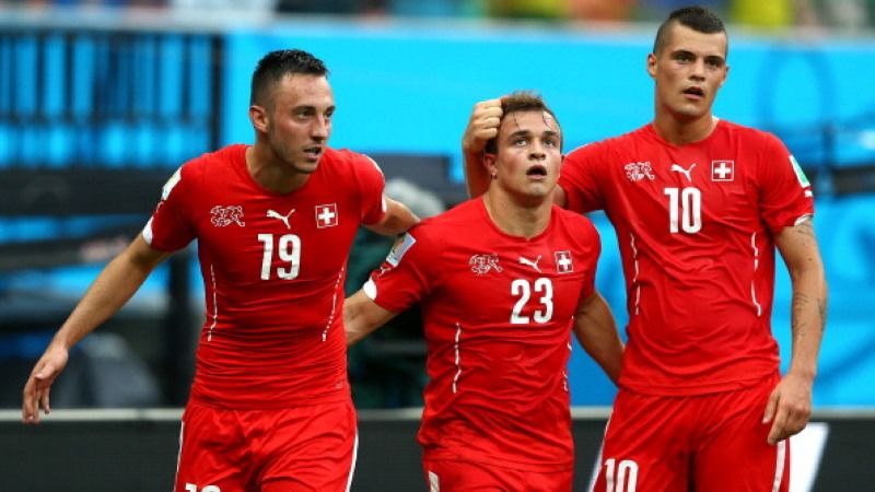 Josip Drmic, Xherdan Shaqiri, dan Granit Xhaka saat memperkuat Timnas Swiss. Copyright: © Getty Images