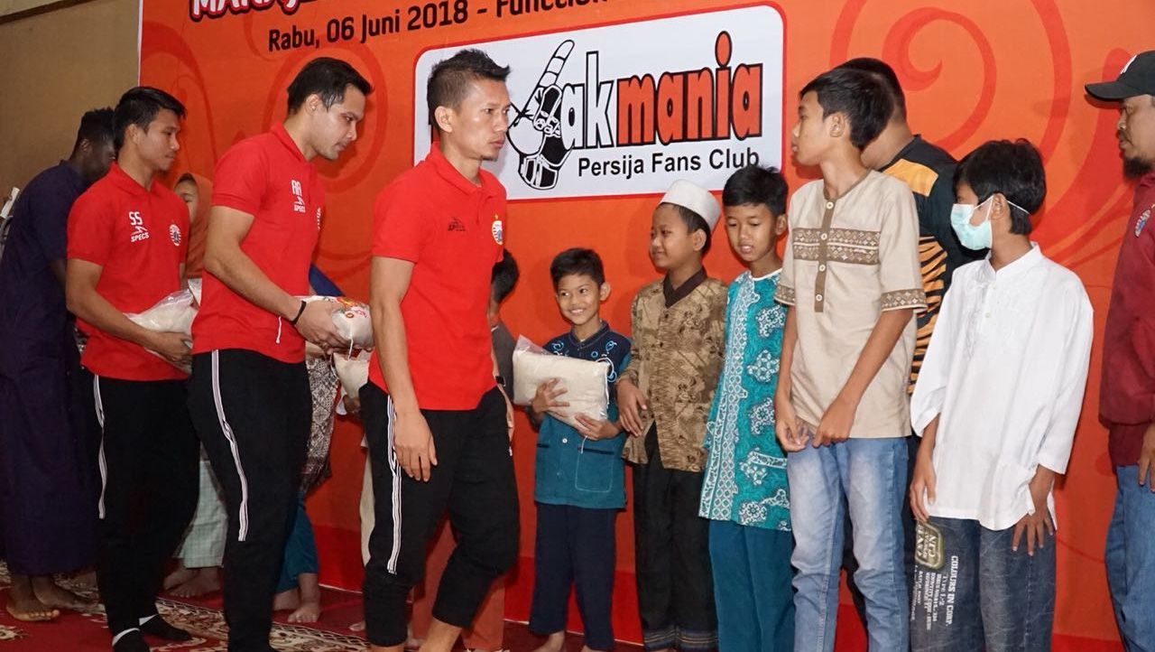 Acara buka puasa bersama manajemen, pemain Persija Jakarta dan Jakmania. Copyright: © Media Persija