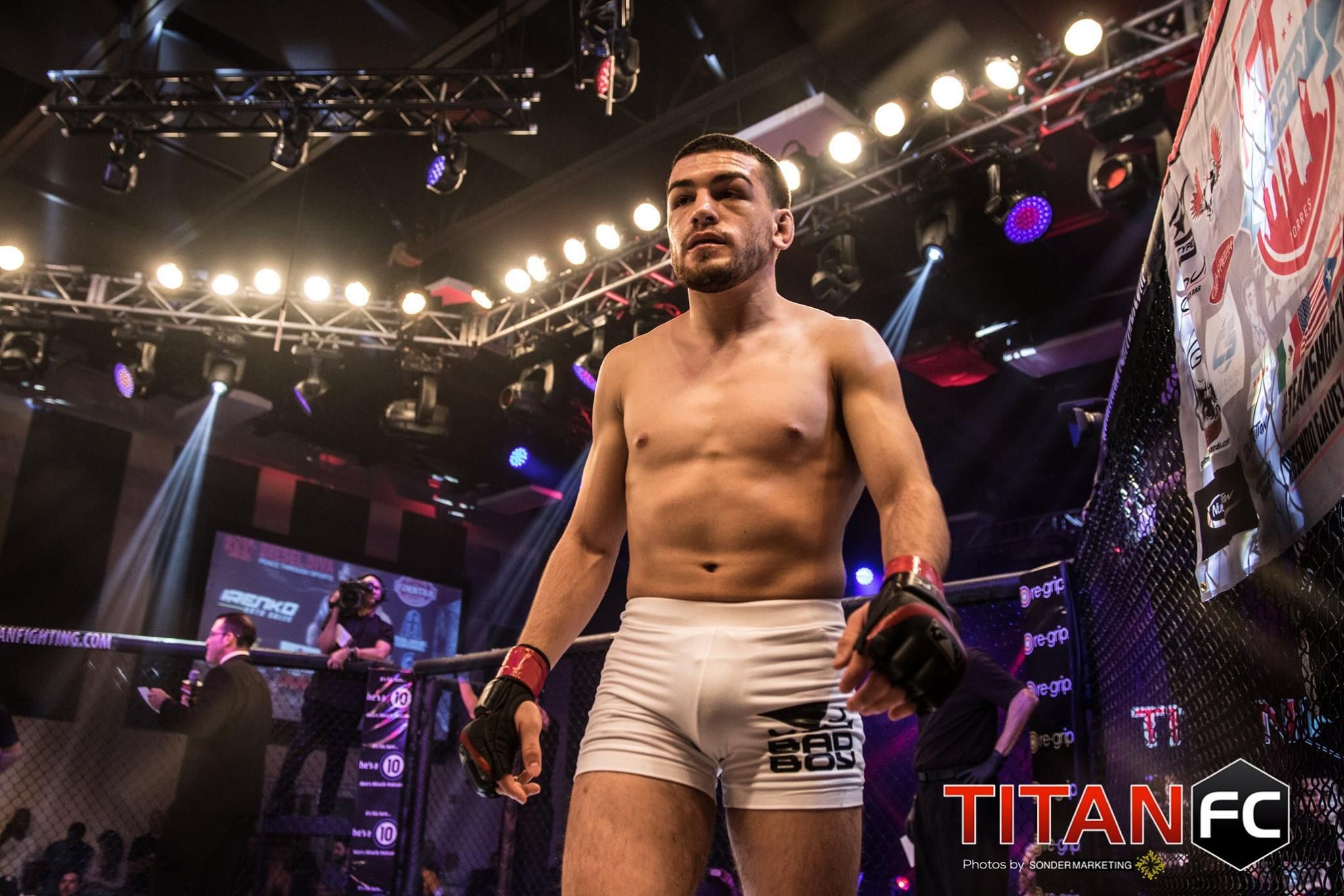 Jose Torres menang TKO. Copyright: © Getty Images