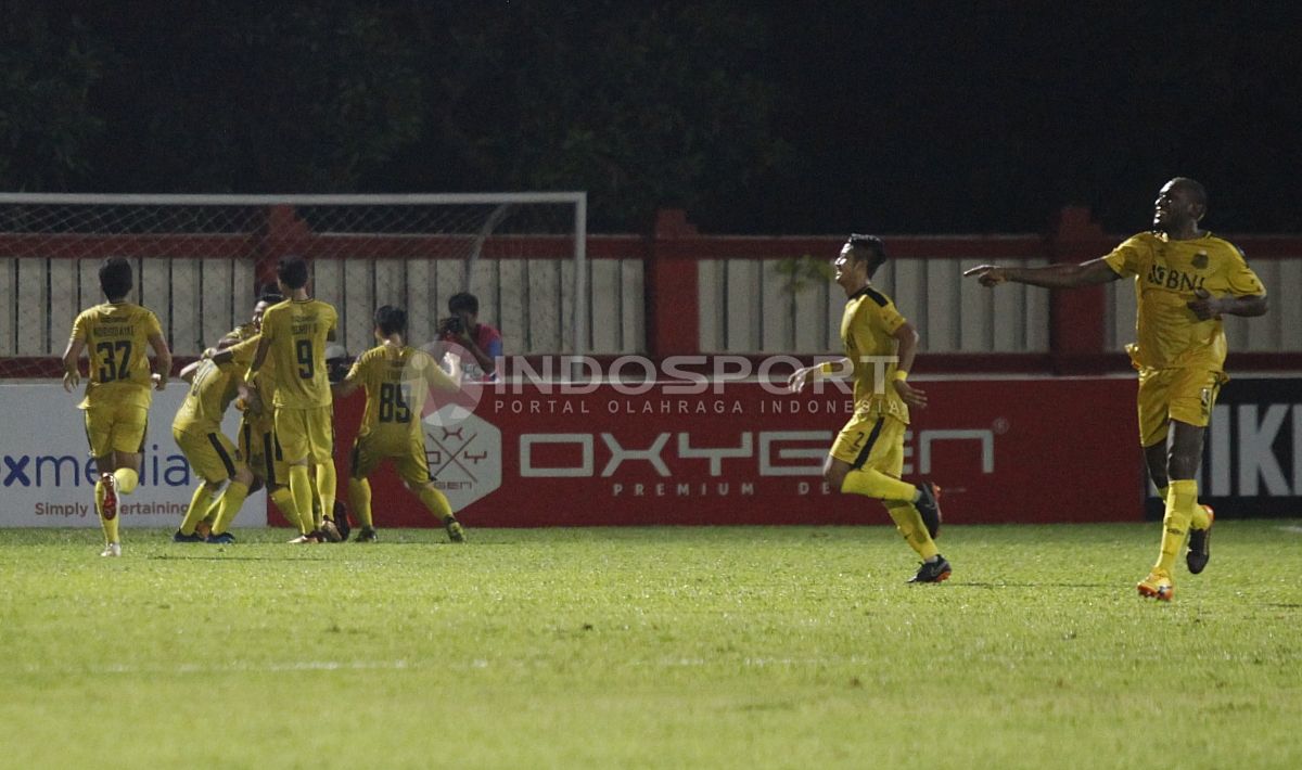 Para pemain Bhayangkara FC melakukan selebrasi. Copyright: © INDOSPORT/Herry Ibrahim